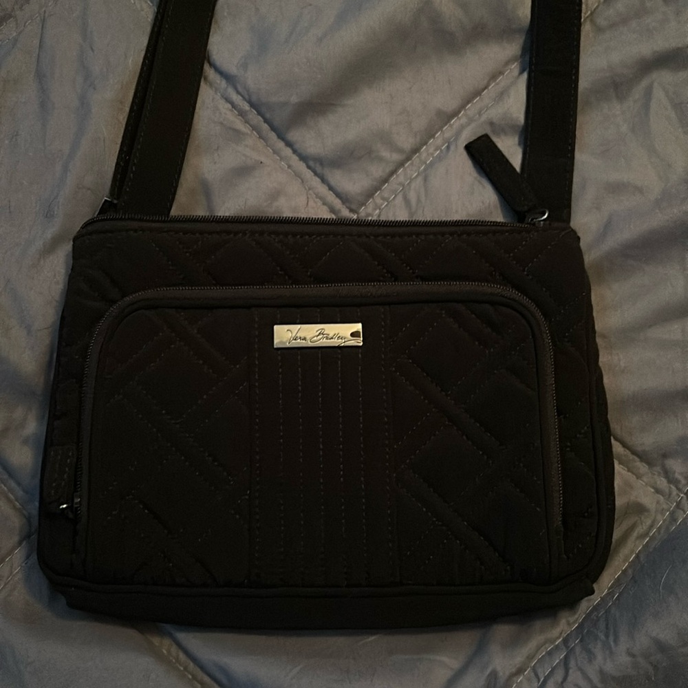 Vera Bradley crossbody. Get ready for the summer be hands free. Black